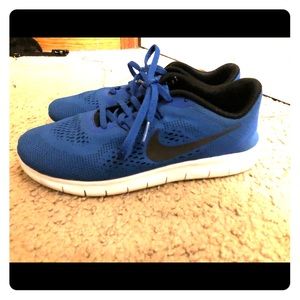 Blue nike frees. Size W 8 Y 6.5.